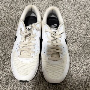 Nike Air Max Men’s White and Black Athletic Golf Shoes